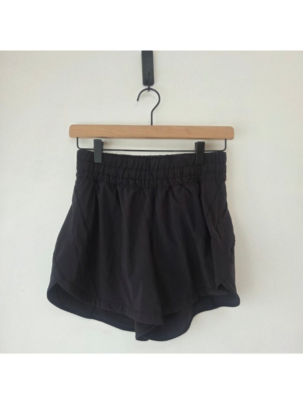 Lululemon Black Track That Shorts Running Athletic Women's 6 - Picture 3 of 7